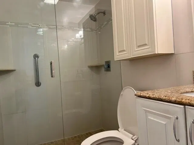 Unit 211 photo 11