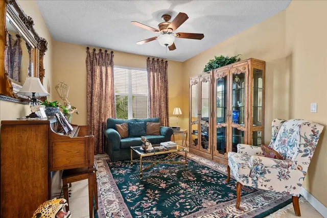 Residence photo 3