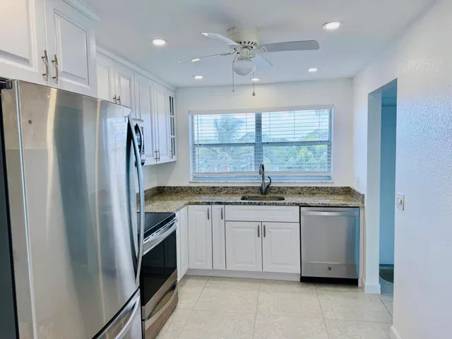 Unit 404 photo 2