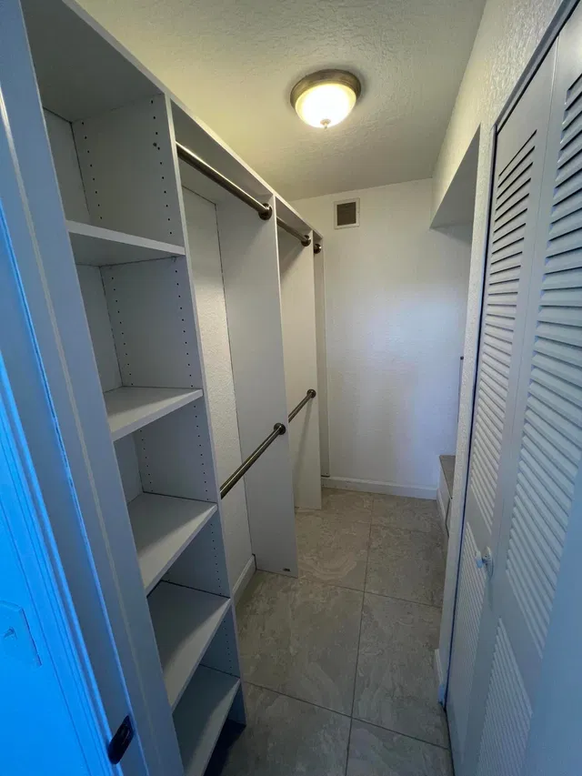 Unit 404 photo 10