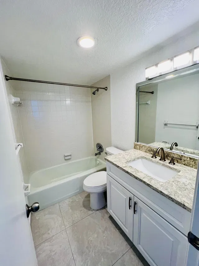 Unit 404 photo 11