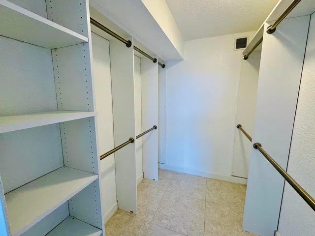 Unit 404 photo 13