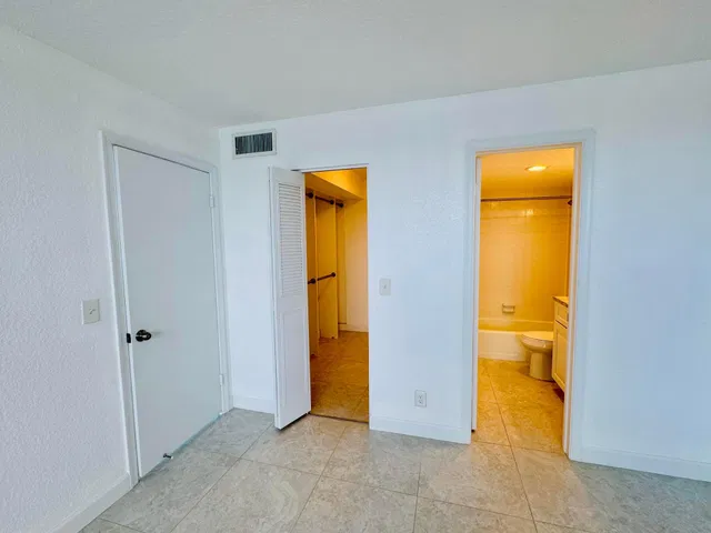 Unit 404 photo 14
