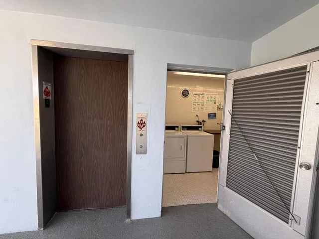 Unit 404 photo 16