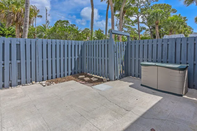 Residence photo 2