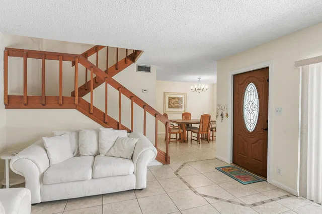 Residence photo 3