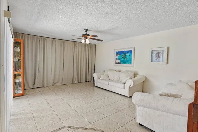 Residence photo 5