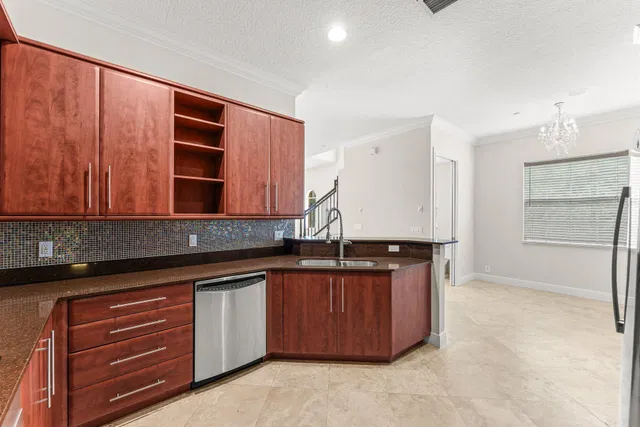  Residence photo 8