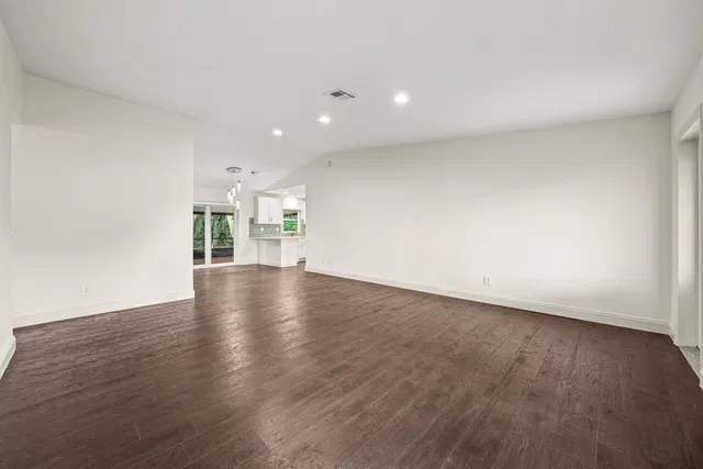 Residence photo 8