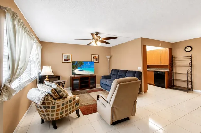  Residence photo 4