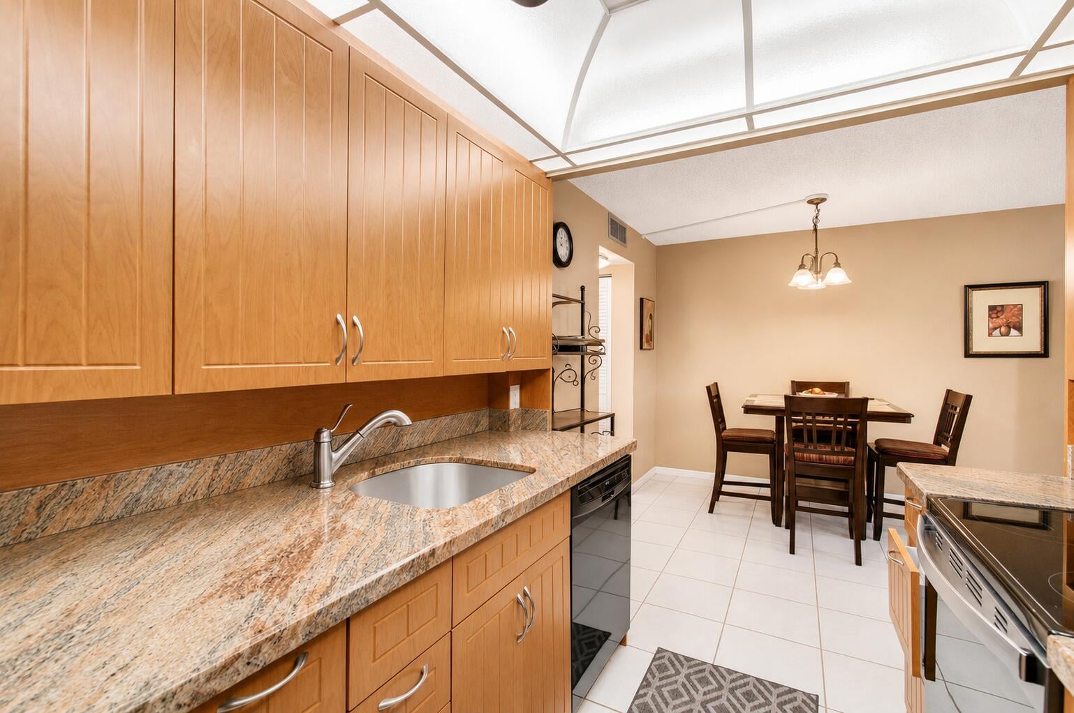  Residence photo 9