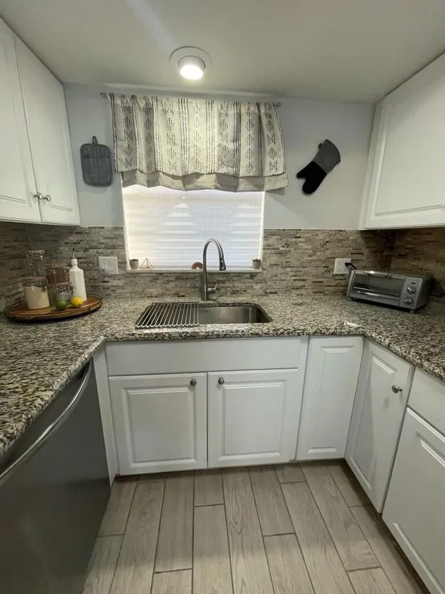 Unit 103 photo 9