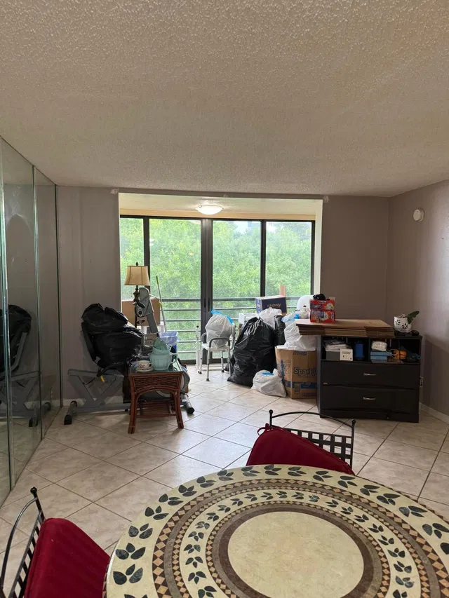 Unit 407 photo 9