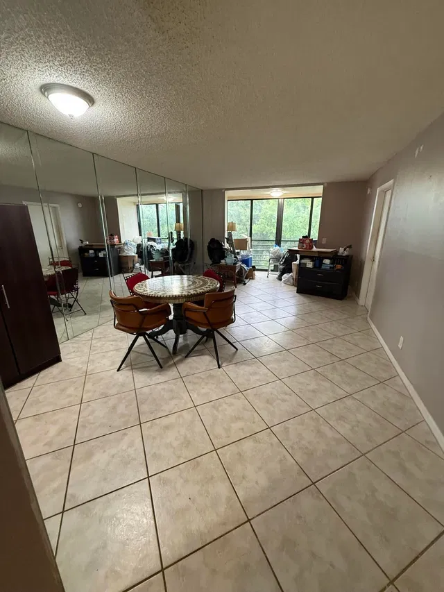 Unit 407 photo 11