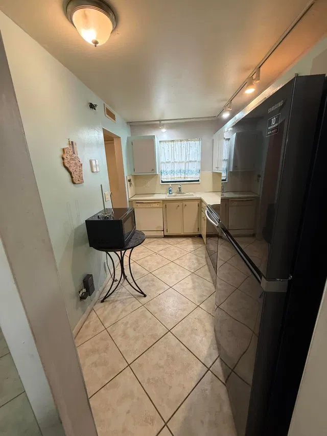 Unit 407 photo 15
