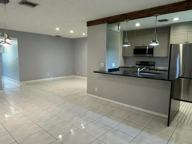  Unit B photo 4