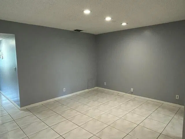  Unit B photo 13