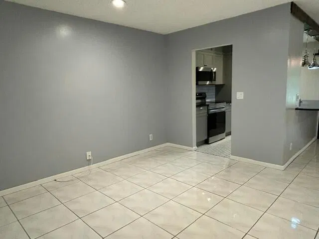  Unit B photo 14