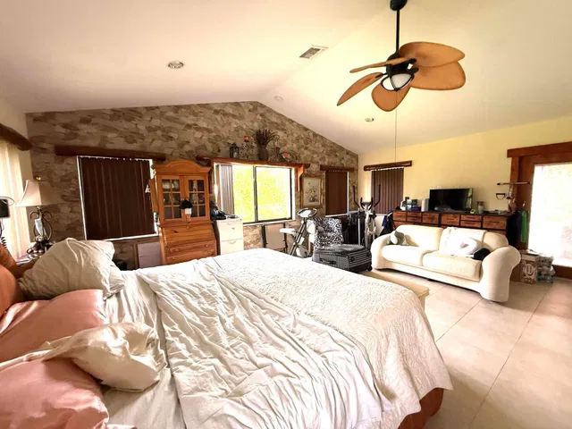 Residence photo 19