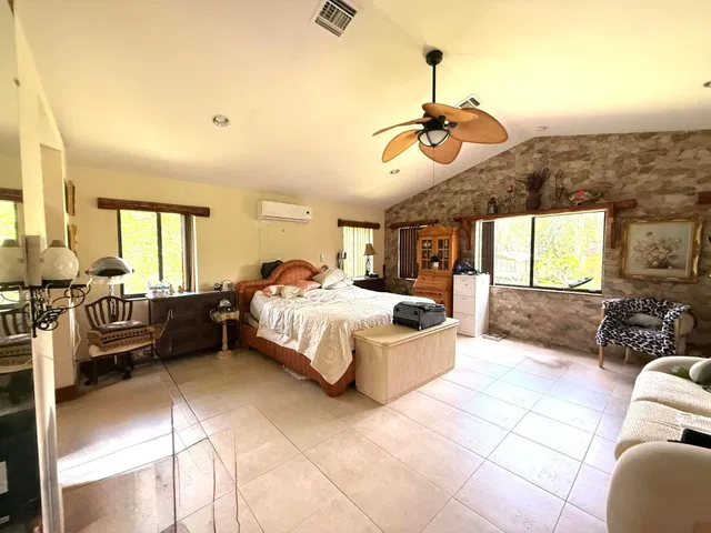 Residence photo 20