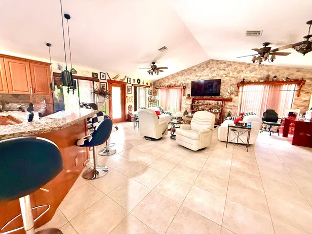 Residence photo 24