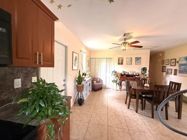 Residence photo 32