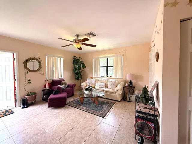 Residence photo 33