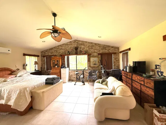 Residence photo 53