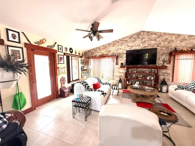 Residence photo 57