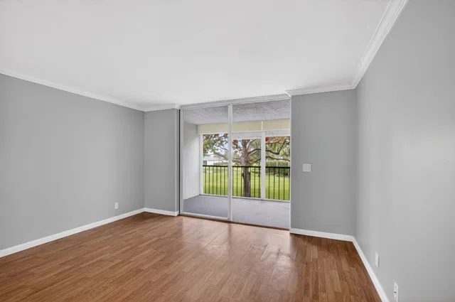 Unit 2080 photo 5