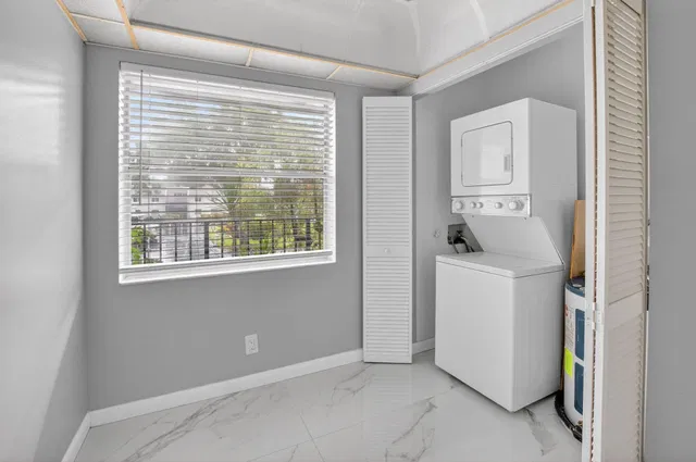 Unit 2080 photo 10