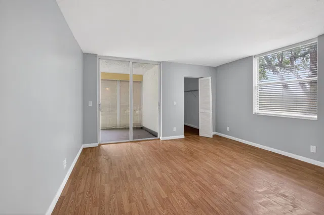 Unit 2080 photo 12