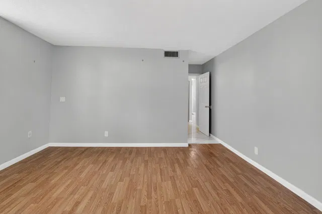 Unit 2080 photo 14