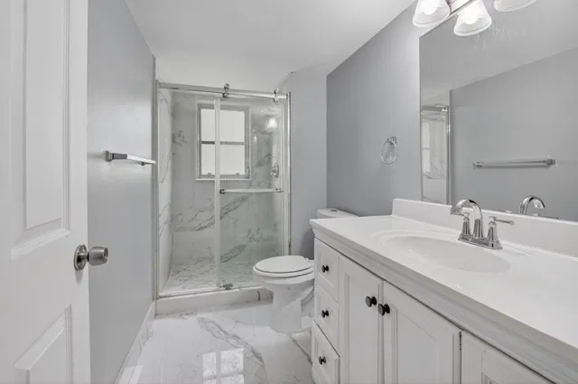 Unit 2080 photo 16