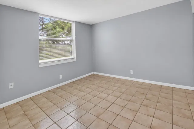 Unit 2080 photo 17