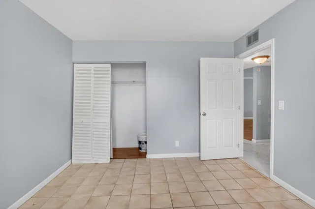 Unit 2080 photo 18