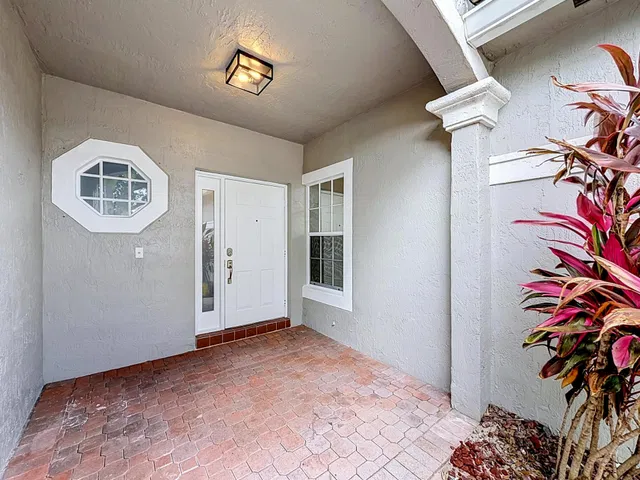  Residence photo 4
