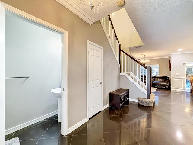  Residence photo 6