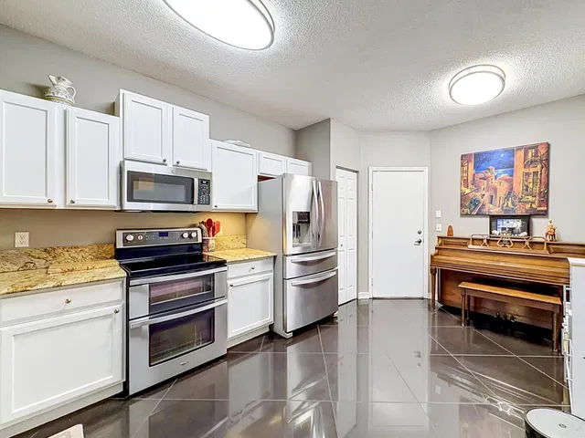  Residence photo 9