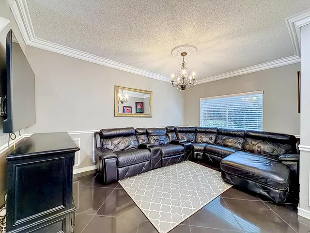  Residence photo 17