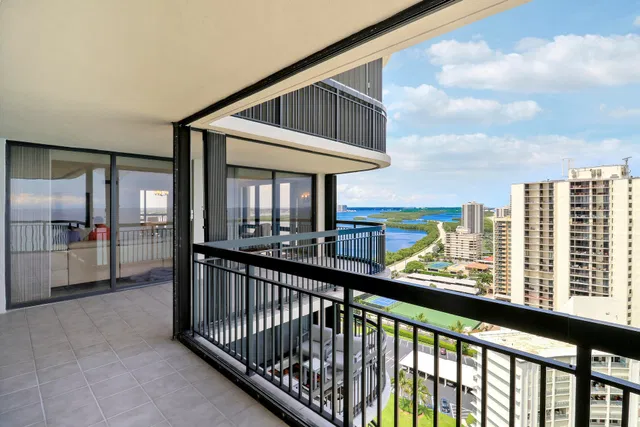 Eastpointe Singer Island Unit 22j photo 10