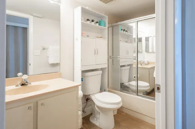 Unit 323 photo 20