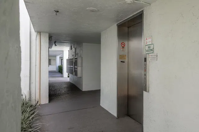 Unit 323 photo 22
