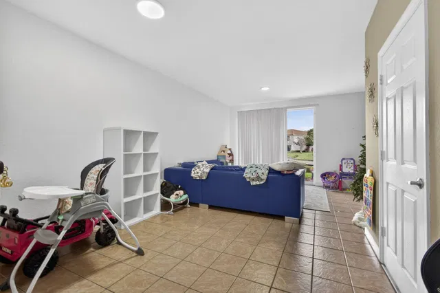  Residence photo 4