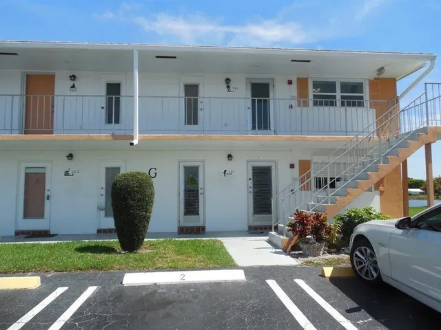 Unit 214 photo 3