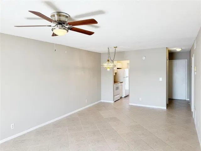 Unit 214 photo 16
