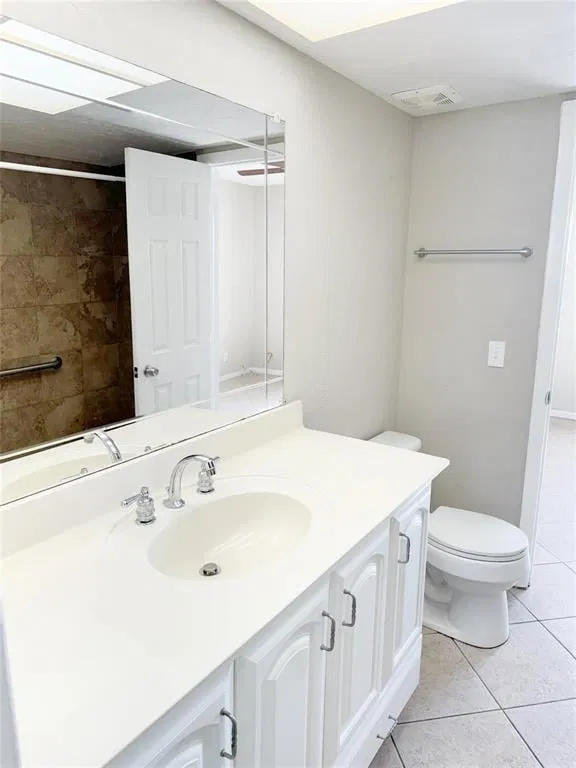 Unit 214 photo 19