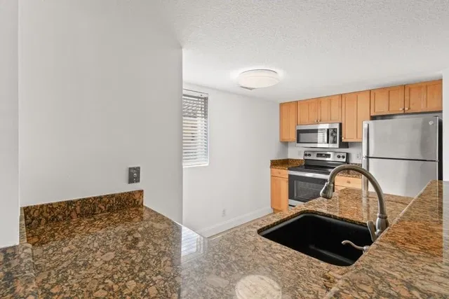  Unit  206 photo 10