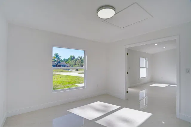 Residence photo 18
