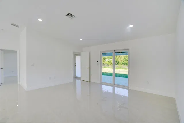Residence photo 24